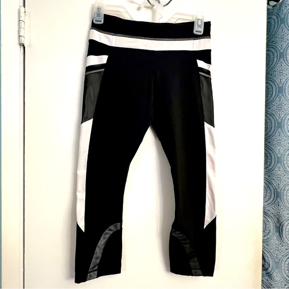 Lululemon Reflective Run Inspire Crop Black White leggings Size 4 - Picture 1 of 11